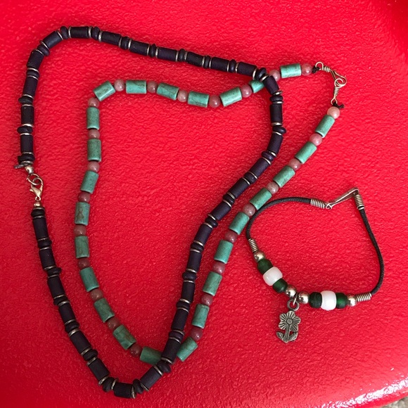 Elegant Green and Black Beaded Necklace and Bracelet Set - Picture 1 of 3